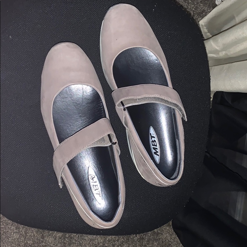 Like New MBT Women’s Size 9-9.5
